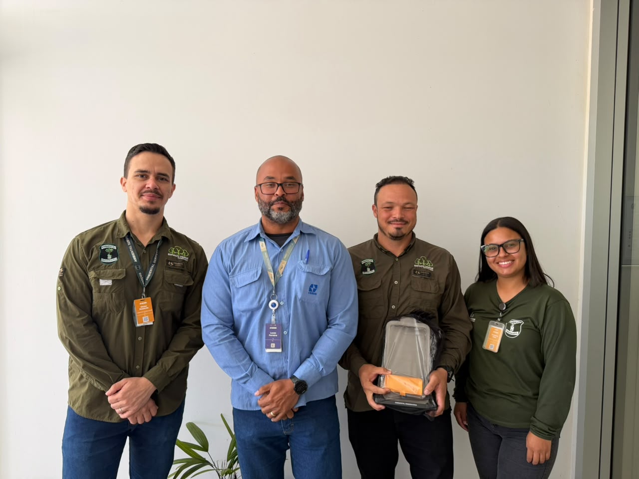 Equipe Ambiental Engenharia com representante da CBMM